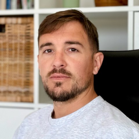 Théo, fondateur de L'Artisan Connecté